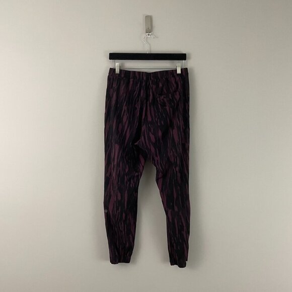 Lululemon &go City Joggers Painted Animal Bordeaux Drama Black Size 6 - Picture 6 of 6